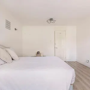 Luxury Terraced House In Thamesmead Homestay Thamesmead (Greater London)